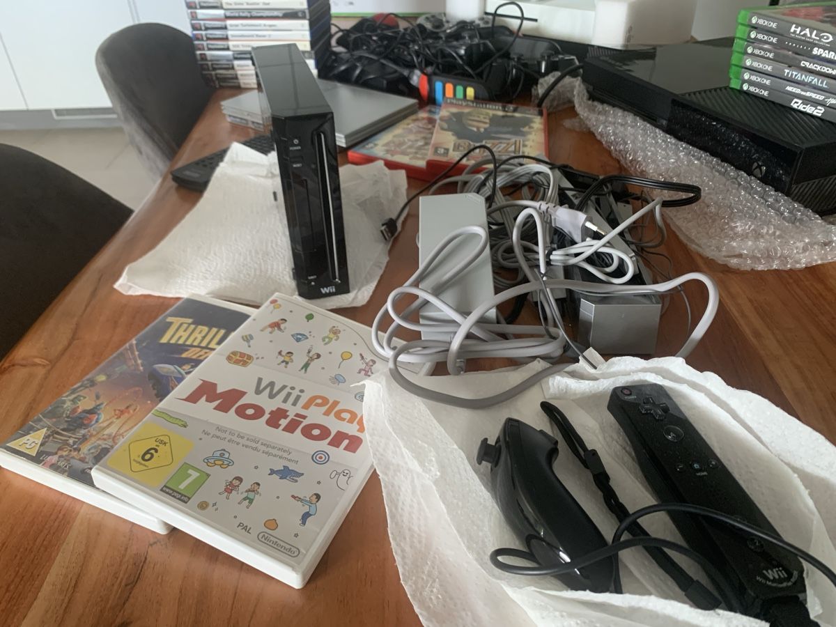Sony Konsolen: Grosses Gaming Bundle – Defekt aus Neuhausen von sou_t9p8 3