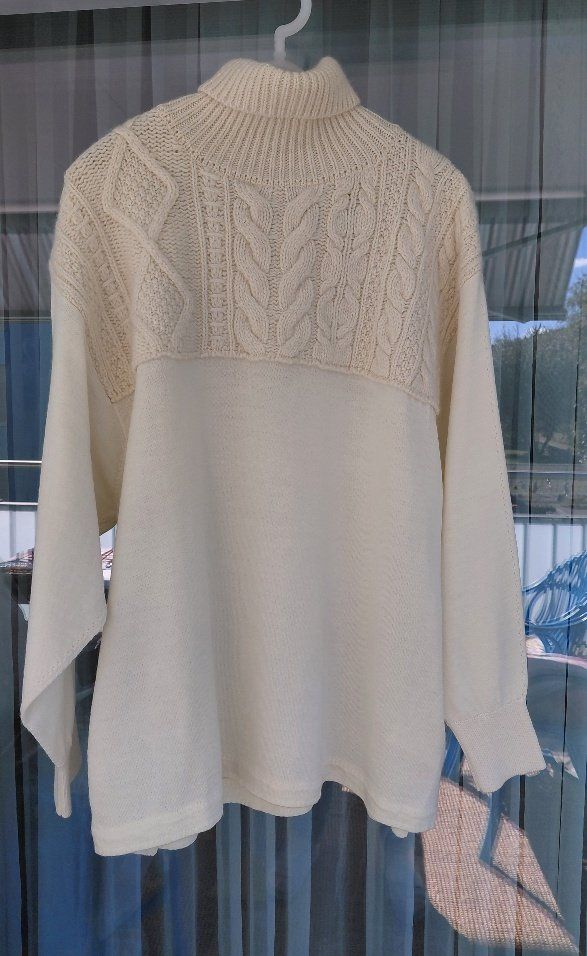 Celine Pulls & Sweat-shirts: Pullover CELINE,CH-Gr.42,160 Fr. – D'occasion à Bülach par reguskon