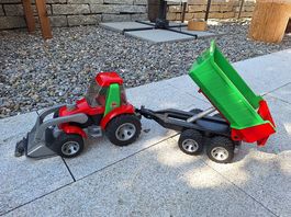 Bruder Traktor mit Anhänger