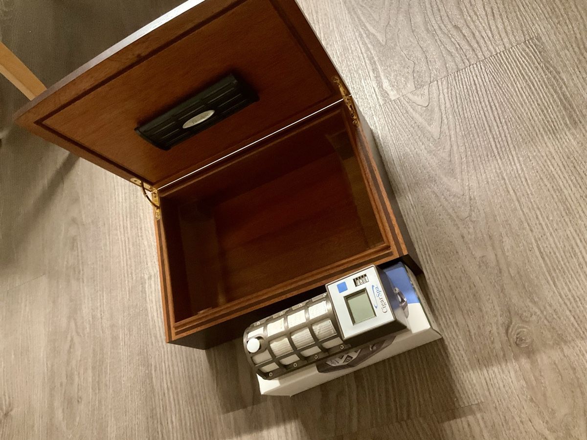 Davidoff Humidor per sigari: Davidoff Humidor - Edle Zigarrenbox mit Befeuchter! – Usato da Domat Ems venduto da allblack01 2