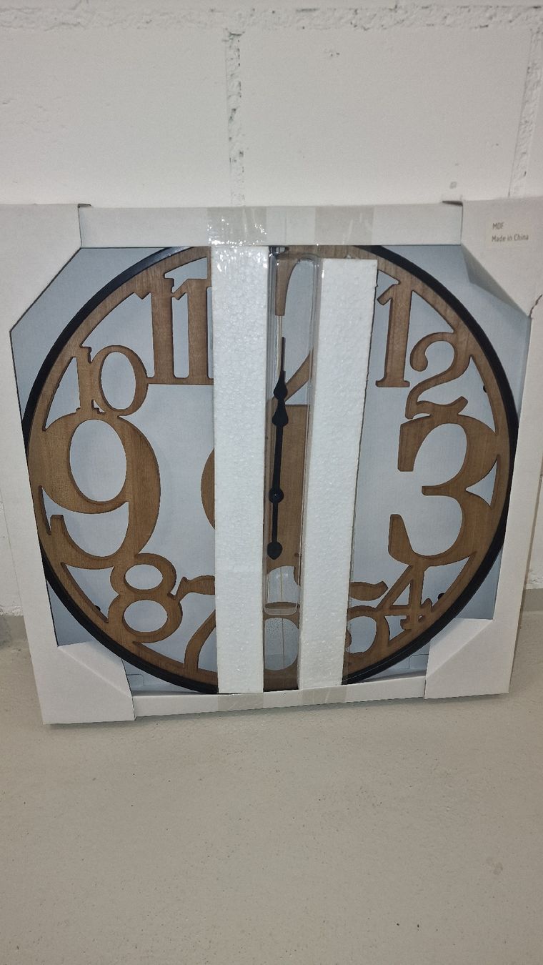 Uhren: Wanduhr, neu und originalverpackt, Durchmesser 60 cm – Neu und originalverpackt aus Schaffhausen von Denise-95