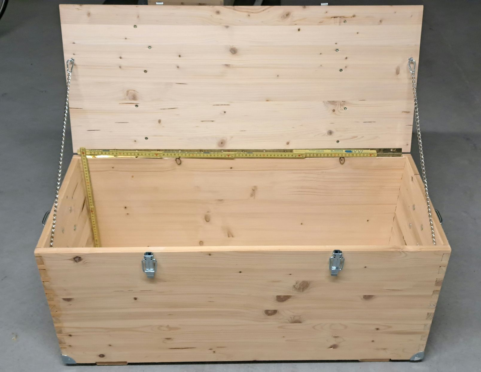Truhen: Holzkiste – Gebraucht aus Biel/Bienne von Park17 2