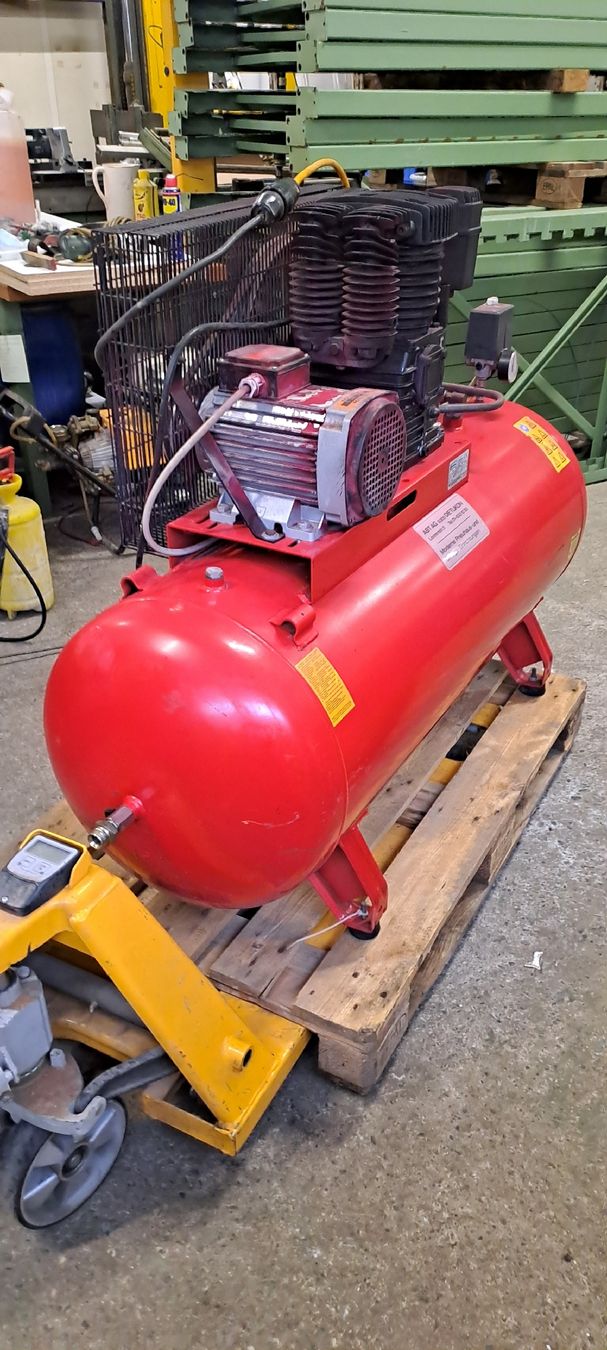 Compressori: Luft Kompressor Shamal 270lt – Usato da Stetten AG venduto da Maschinenwarencenter