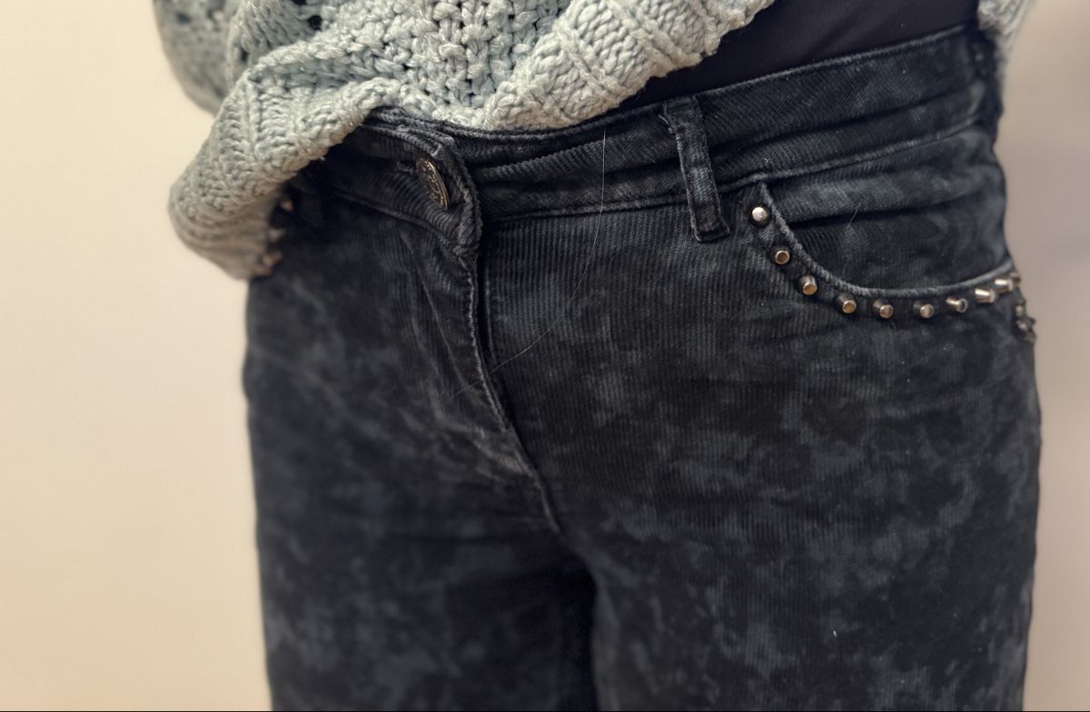 Maison Scotch Kleiderpakete: Kleiderset Maison Scotch Cordhose und passender Pullover – Gebraucht aus Abtwil SG von monchy01 2
