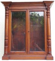 antike, kleine Vitrine, Nussbaum
