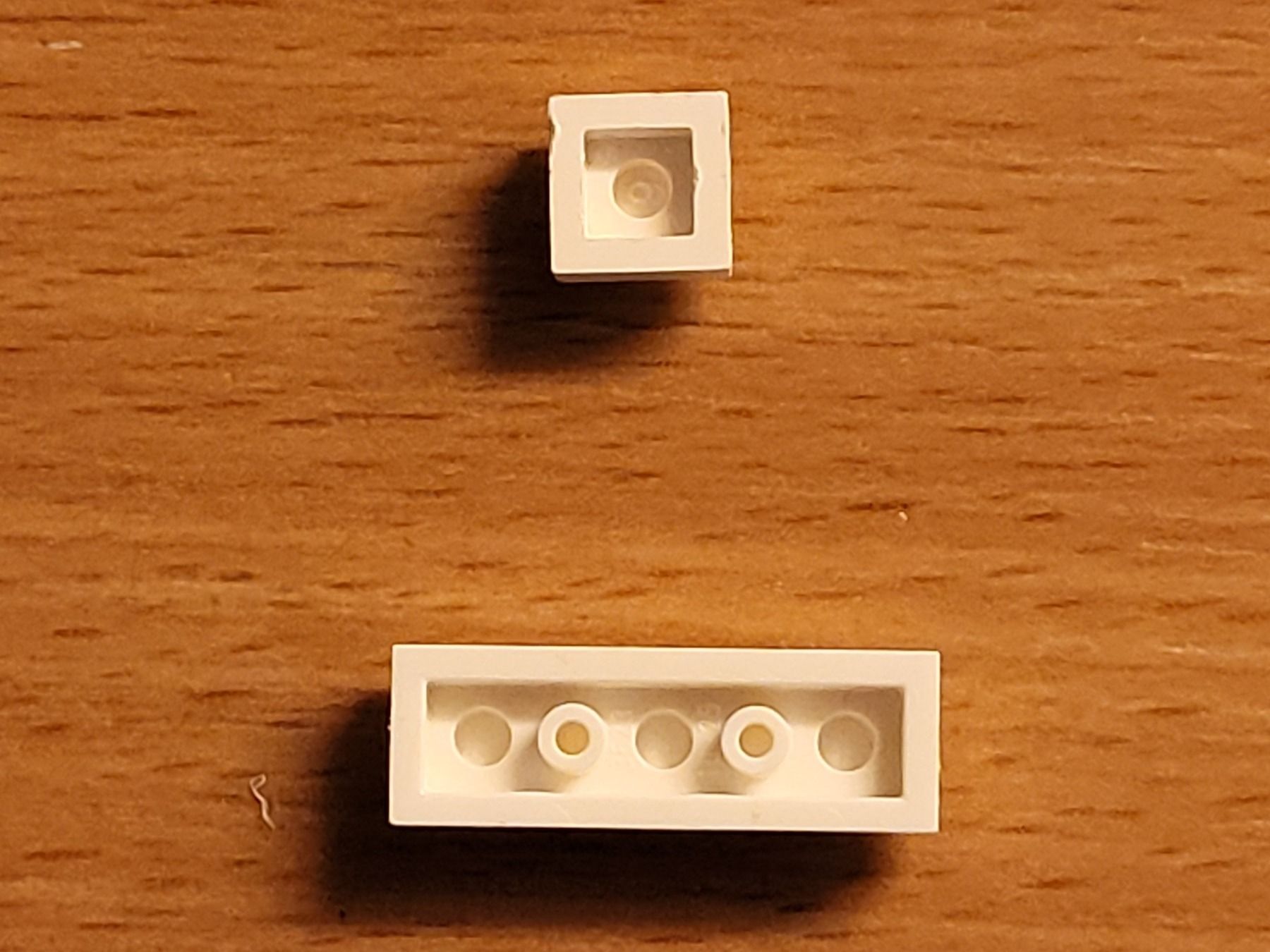 Lego Kit di costruzioni: Lego - 2 pièces blanches plates à 1 et 3 tenons – Usato da Payerne venduto da tintin08 1