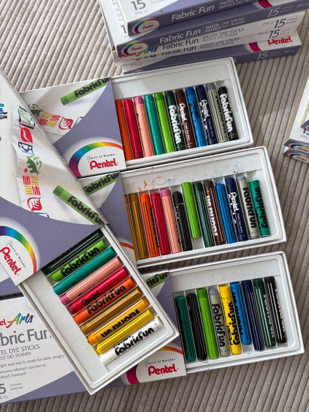 Penna & Evidenziatori: 19 Packungen Pentel Textilstifte – Usato da Niederrohrdorf venduto da bie_dzz9 1