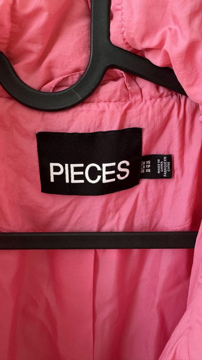 Pieces Jacken: Pinke Puffer-Jacke – Gebraucht aus Wattwil von chi_11o 3