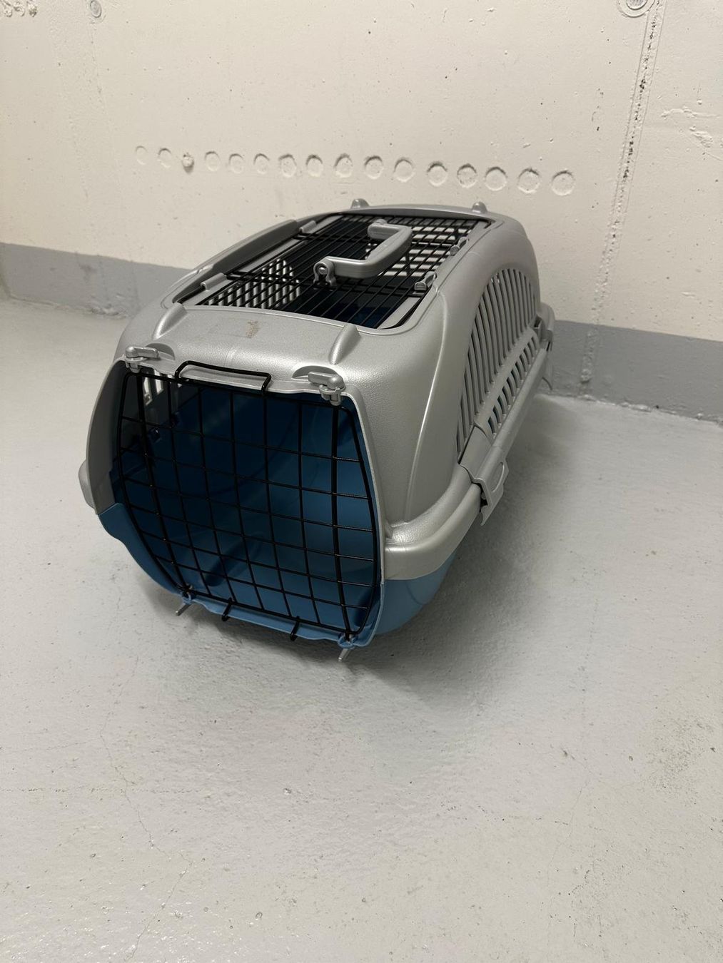 Gabbie, trasporto & Sicurezza: Transportbox für Katzen – Usato da Au ZH venduto da Exciter101