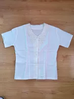 Weisse Bluse mit Spitzenkragen Grösse S
