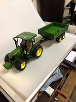 Bruder Traktor mit Anhänger