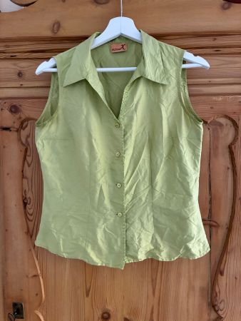 100% Seiden Bluse, Hellgrün Gr. 36/S Perlenbesatz
