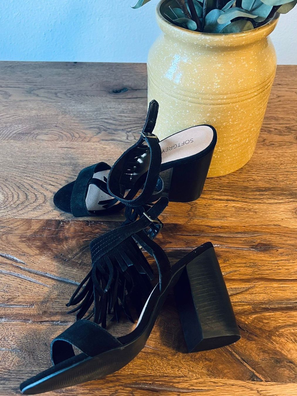 Scarpe da donna: Fransen Sandalen Wildleder – Usato da Basel venduto da sci_67ms 1