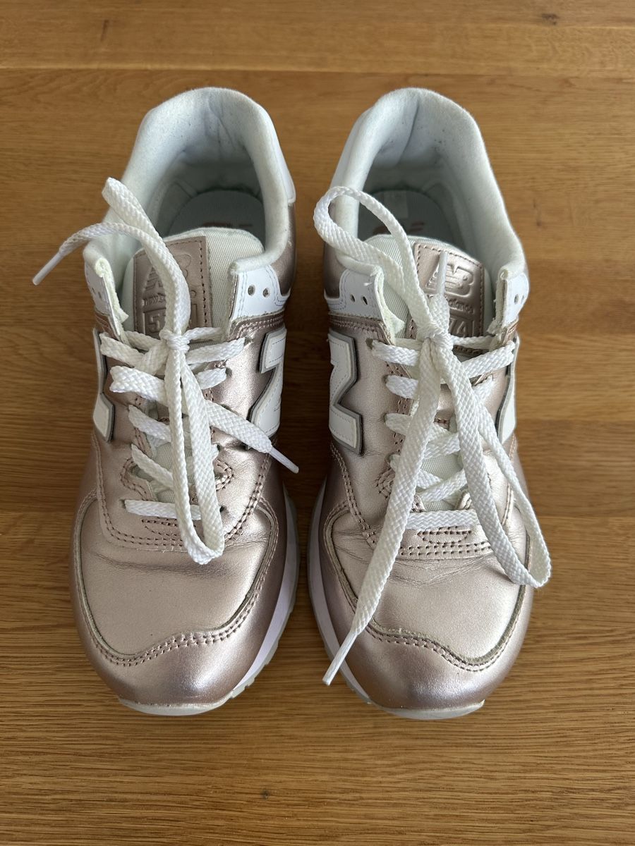 New Balance Scarpe da donna: New Balance Sneaker Gr 40 rosa metallic – Usato da Hindelbank venduto da Surlie