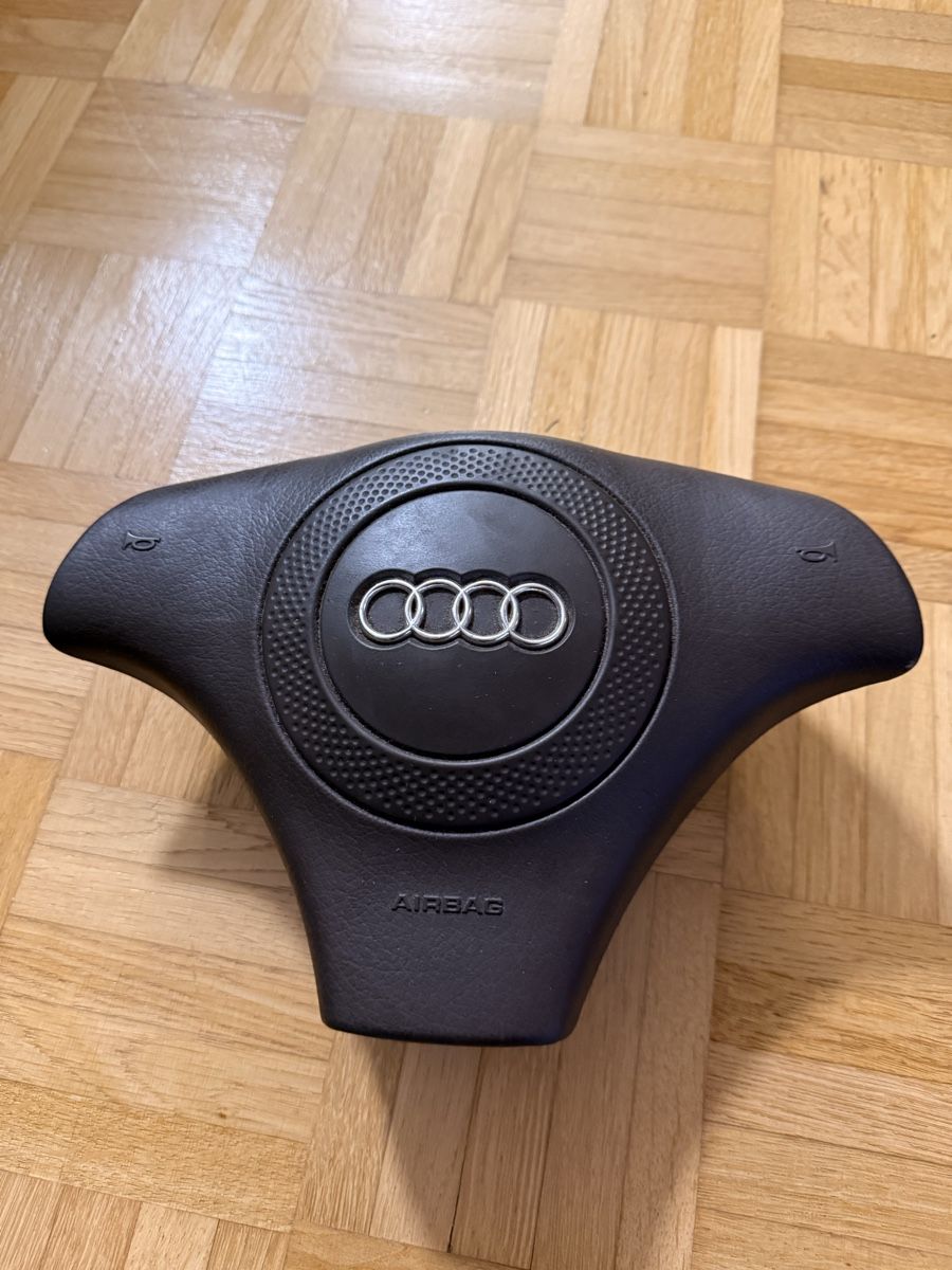 Audi Tutti pezzi di ricambio auto: Audi A4 B5 Airbag – Usato da Endingen venduto da rubenrocha2003
