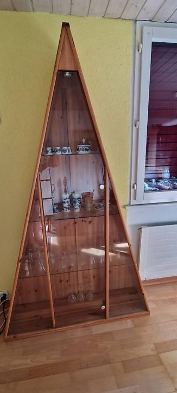 Vitrinen: Piramide vitrine – Gebraucht aus Glattbrugg von B_B