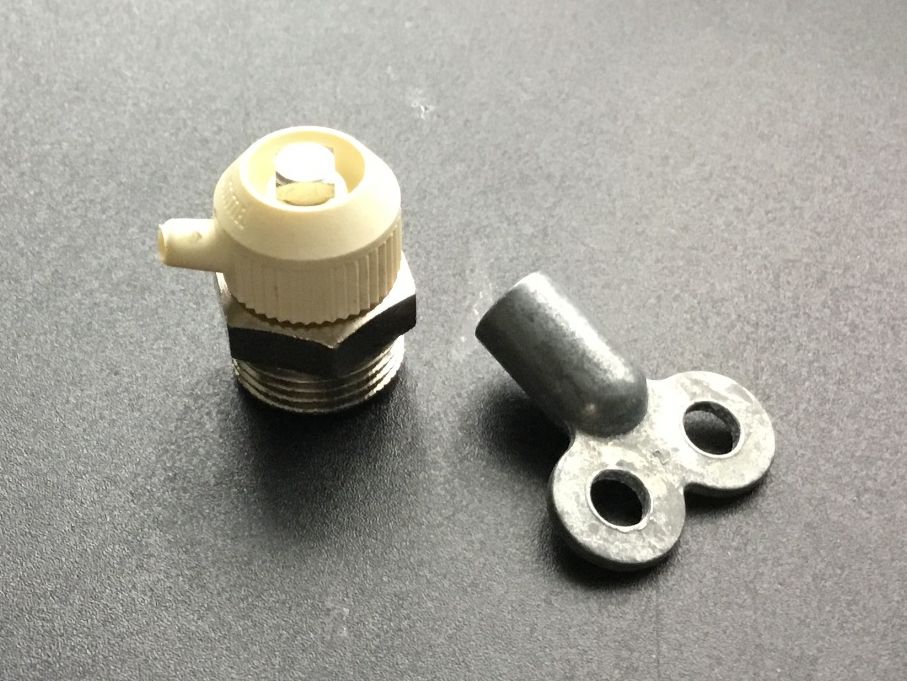 Radiatori: Radiator Lufthahnen  3/8“ Neu – Nuovo (secondo la descrizione) da St. Margrethen SG venduto da alfapeugeot10 2