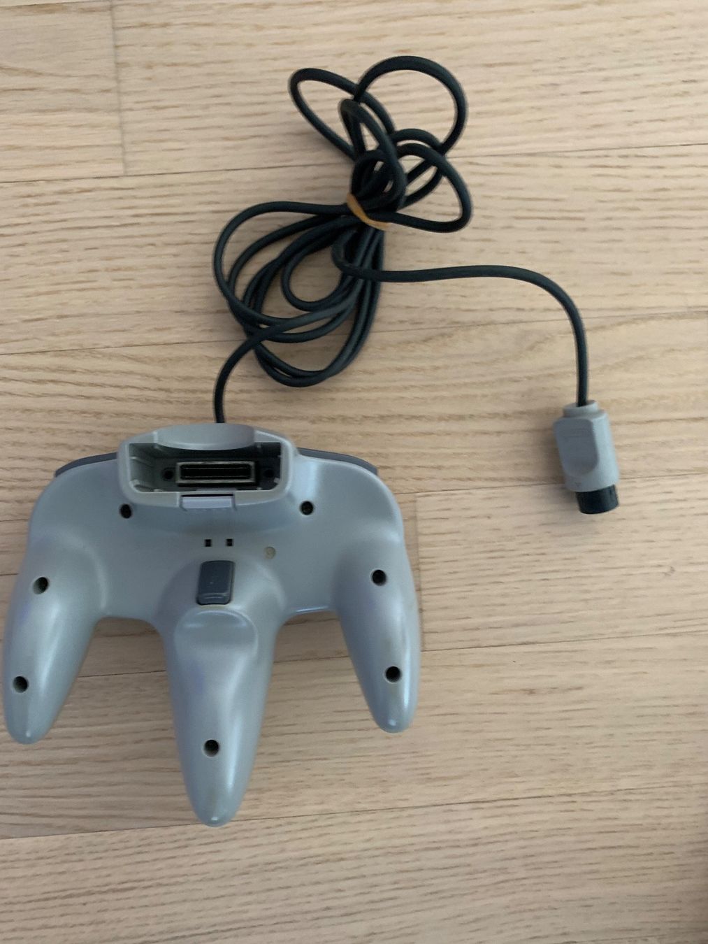 Nintendo Controller: Nintendo 64 (Controller grau / manette gris) – Usato da Bülach venduto da INO_ 1