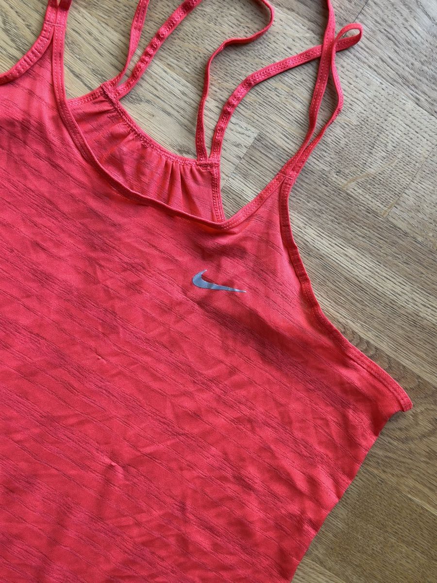 Nike Top: Nike Dri-Fit Top, Gr. S - rot – Usato da Basel venduto da FatmaCan52 1
