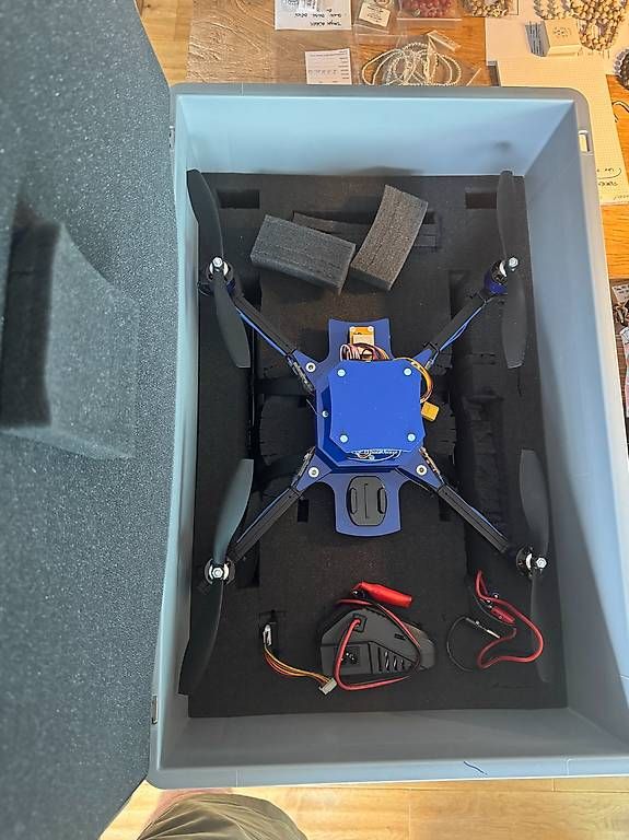 RC Modellbau: Quadrocopter Eigenbau mit GPS, Ladegerät & Koffer – Gebraucht aus zürich von Kerstenpja