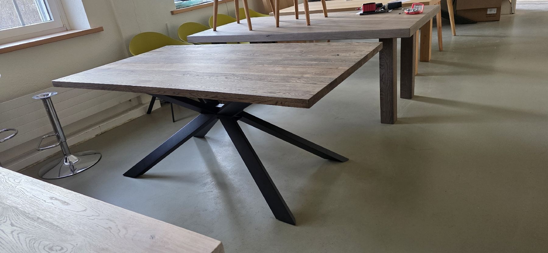 Tables: Tisch neu Massiv – Neuf avec emballage d'origine à Lützelflüh-Goldb par Rampenverkauf_72_ 4