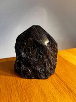 Schwarzer Turmalin Kristall Rohstein gebraucht
