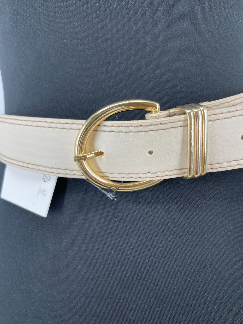 Cinture: Ceinture beige boucle dorée – Usato da Lausanne venduto da PlusValue_Lausanne 2