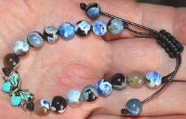 Armband B-1399 – Feuer Achat 8mm mit Schmetterling – verstel