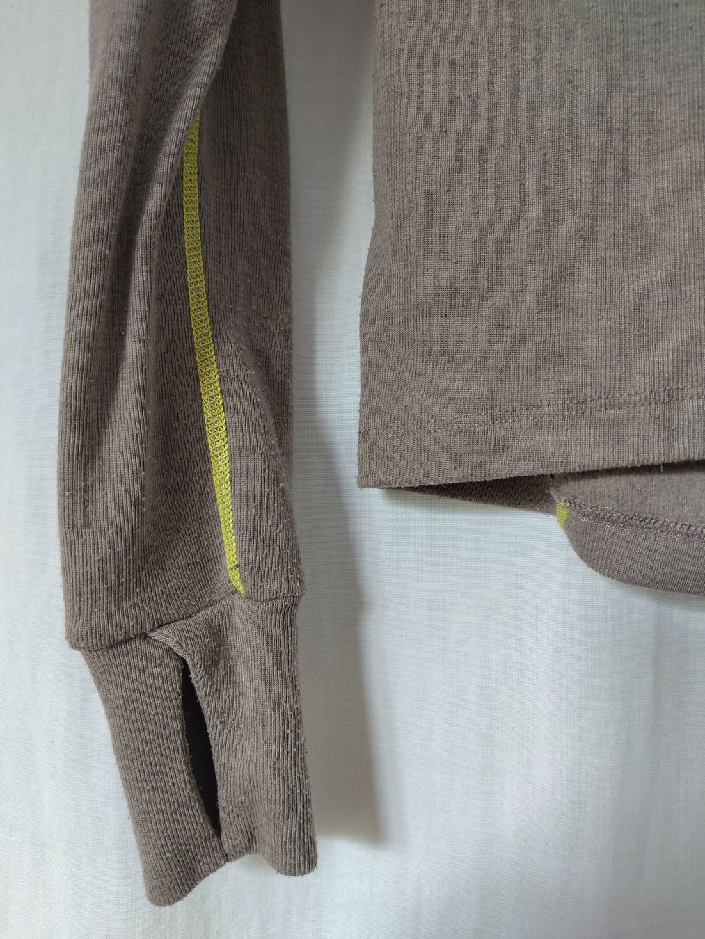 Odlo Top: Odlo Hoodie, isolant et très bon état – Nuovo (secondo la descrizione) da Biel/Bienne venduto da Creager 2