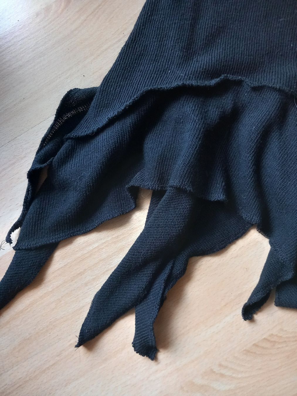 Gonne: Jupe noire asymétrique en maille – Usato da Faoug venduto da per_kp6r 1