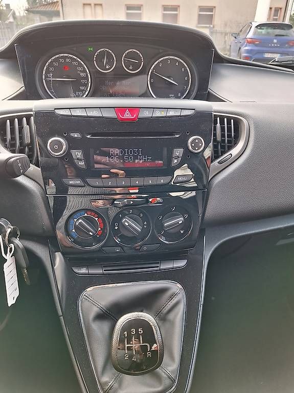 Automobili: Lancia Y 1.2  – Usato da Coldrerio venduto da ven_v7yp 7