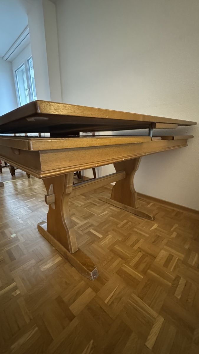 Set di tavolo e panche: Esstisch mit 4 Stühlen - GRATIS! – Usato da Nussbaumen AG venduto da fri_r7mk 4
