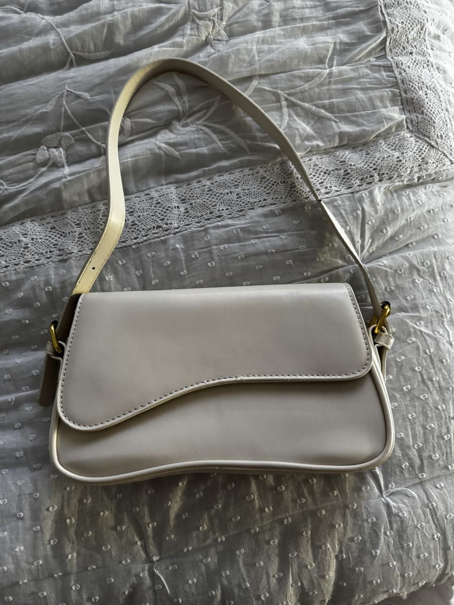 Shein Taschen für Damen: Weisse Schultertasche Shein – Gebraucht aus St. Gallen von mic_y2tq