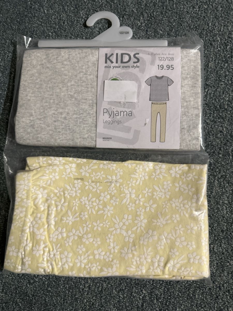 Migros Pigiama & Simili: Pyjama Set Kinder Grösse 122/128 neu – Nuovo e nell'imballaggio originale da Baltschieder venduto da YmroBe