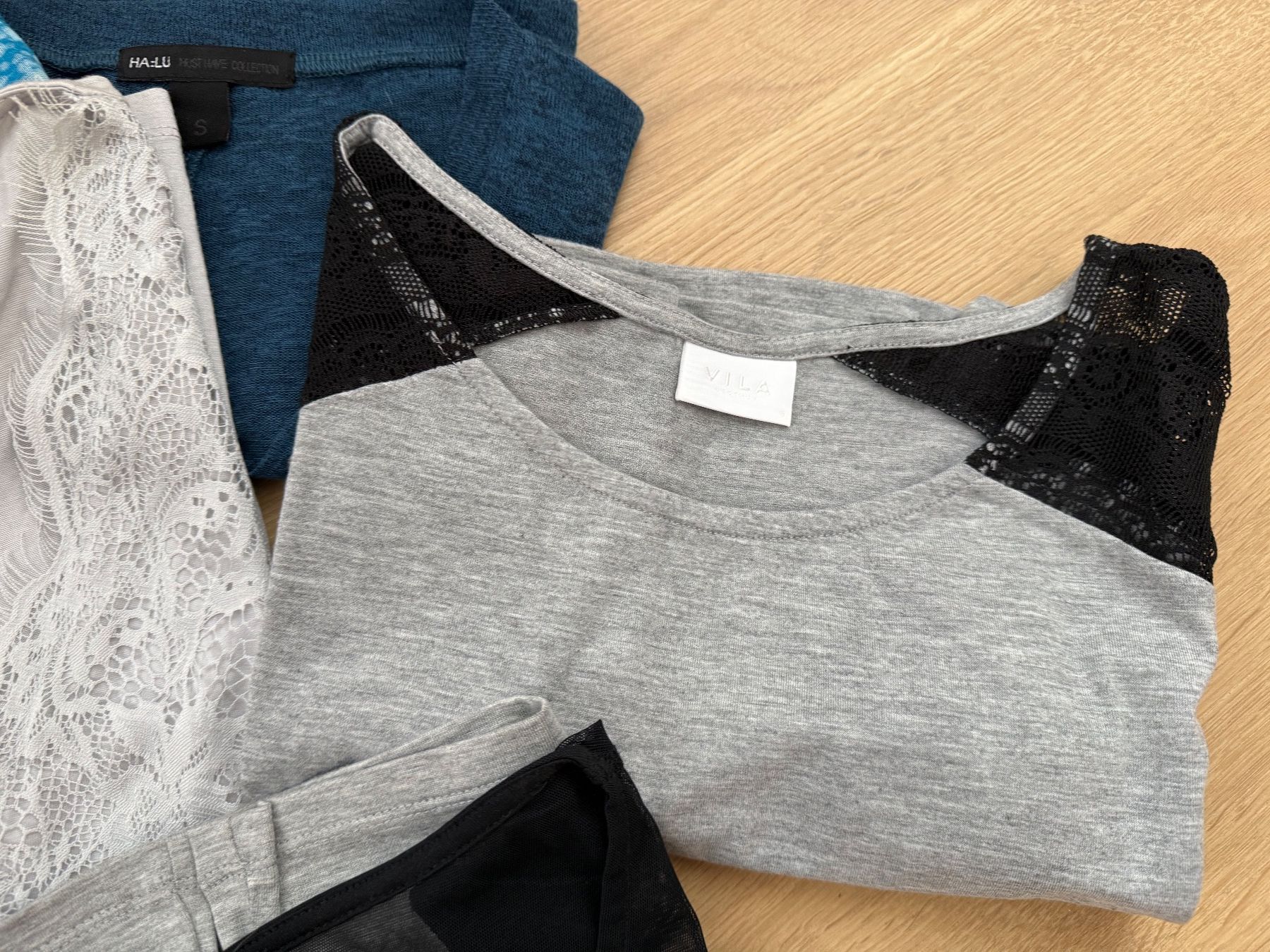H&M Lotti di vestiti: Damen Shirts 8x  Gr. S guter Zustand, teilweise neuwertig – Usato da Buhwil venduto da Lin66 3