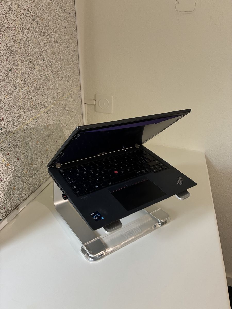 Racks & Cavalletti: Laptop Ständer Griffin Elevator – Nuovo (secondo la descrizione) da Pfaffhausen venduto da Cosinus1 2