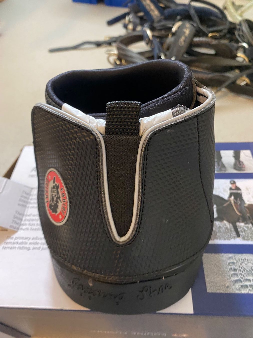 Scarpe per cavalli: Equine Fusion Active Jogging Shoe, Neu, Gr. 13 Regular – Nuovo e nell'imballaggio originale da Wohlen AG venduto da Robballantine 4