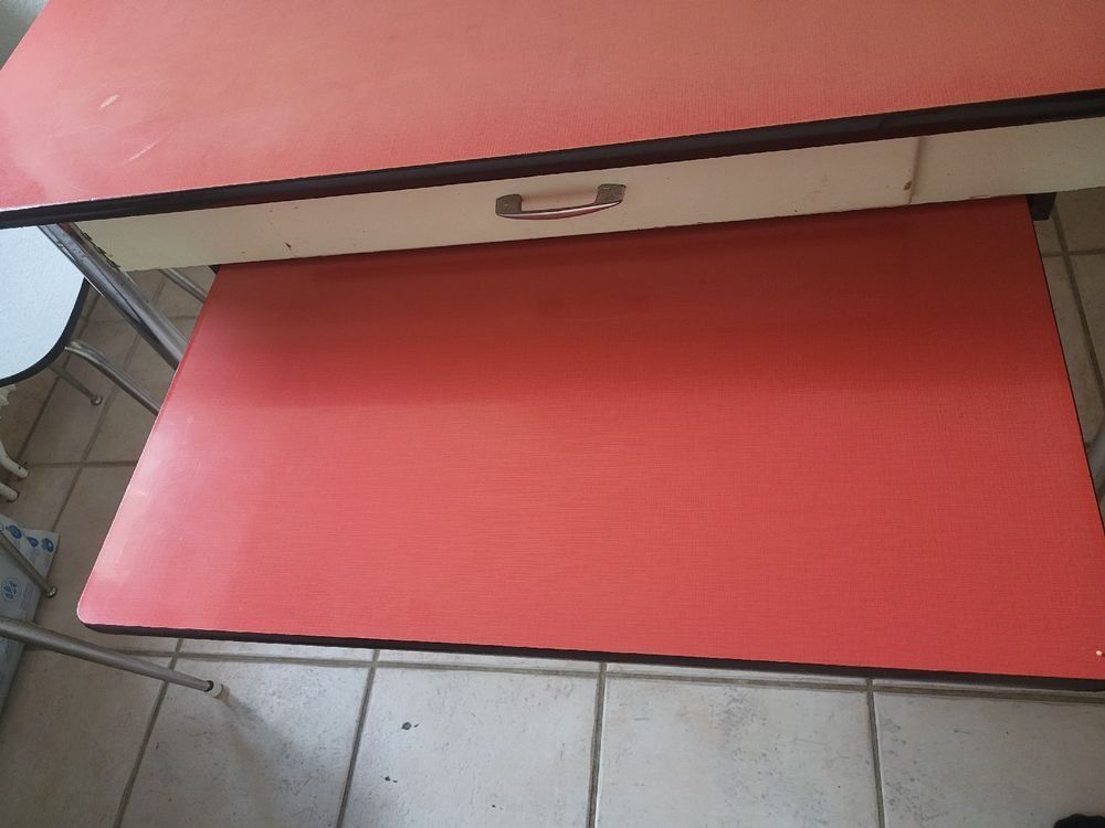 Set di tavolo e panche: Retro Küchentisch mit passenden Stühlen – Usato da Glarus venduto da laura_o 3