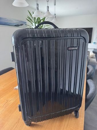 Schwarzer Reisekoffer