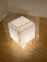 Moderne Würfellampe aus Acryl (als Beistelltisch geeignet)