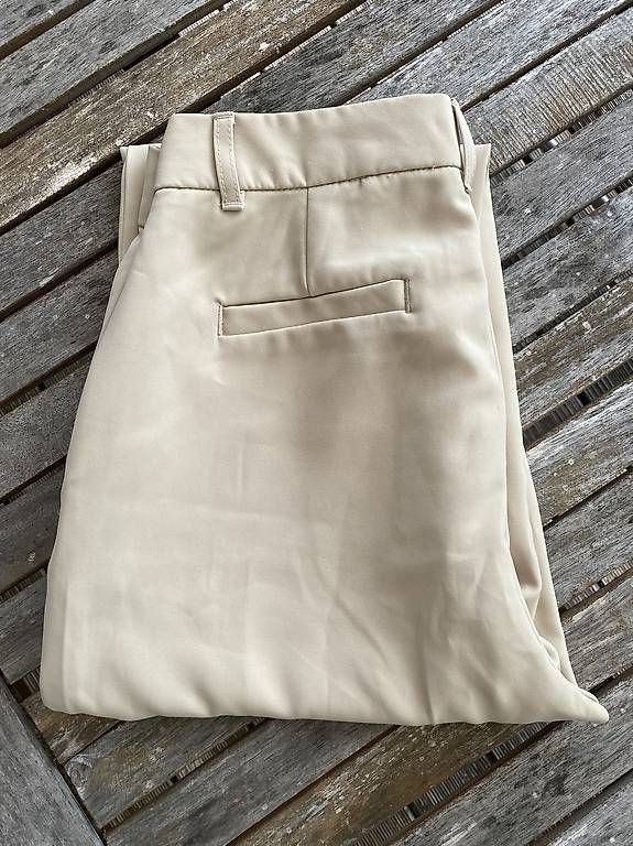 Guess Pantaloni: Hose von Guess Grösse XS – Usato da Biel-Benken BL venduto da AngiSchaefer 2