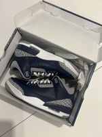 Baskets Nike Air Jordan 3 Retro bleu marine taille 42.5