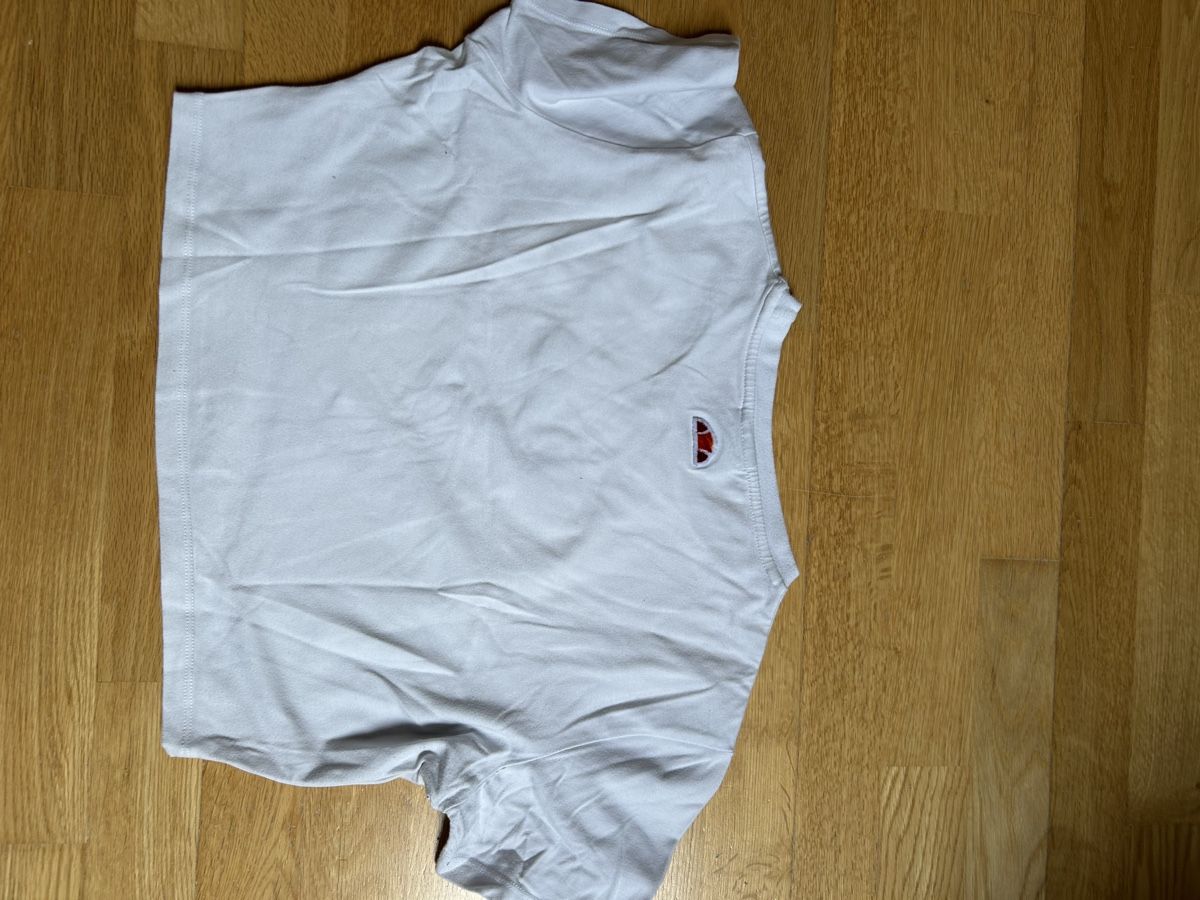 Blusen, T-Shirts & Tops: T-shirt – Gebraucht aus Daillens von guisepa 3