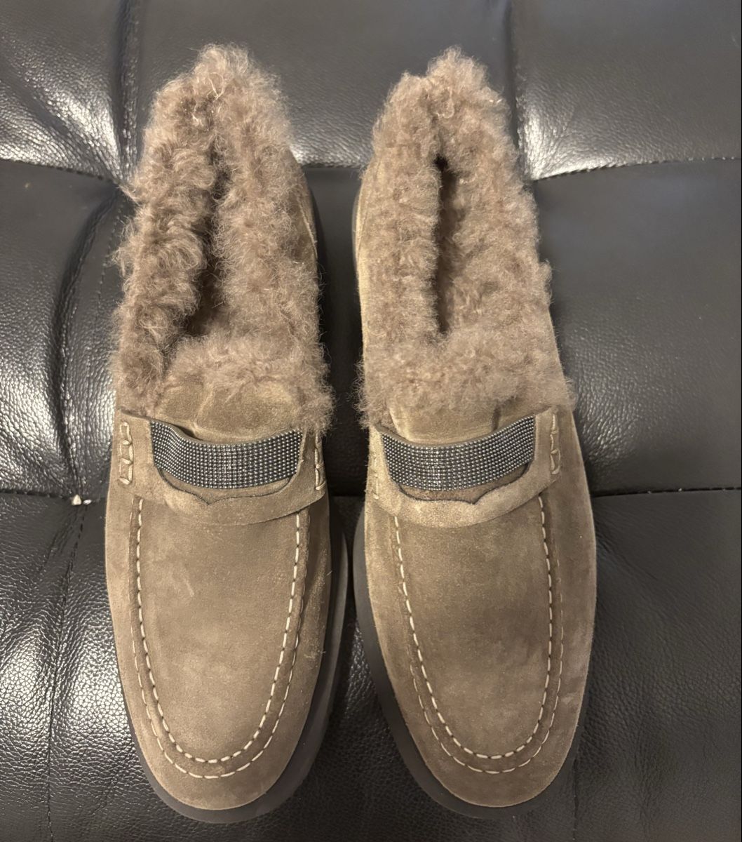 Brunello Cucinelli Scarpe da donna: Brunello Cucinelli "Fluffy Cozy" Brown Loafers – Usato da Chur venduto da Cuteclothes7k 1