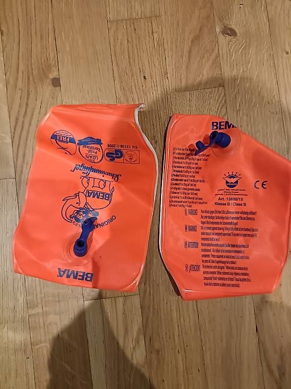 Giubbotti di salvataggio: Schwimmweste  Schwimmmaske  – Usato da Mönchaltorf venduto da vernise25 2
