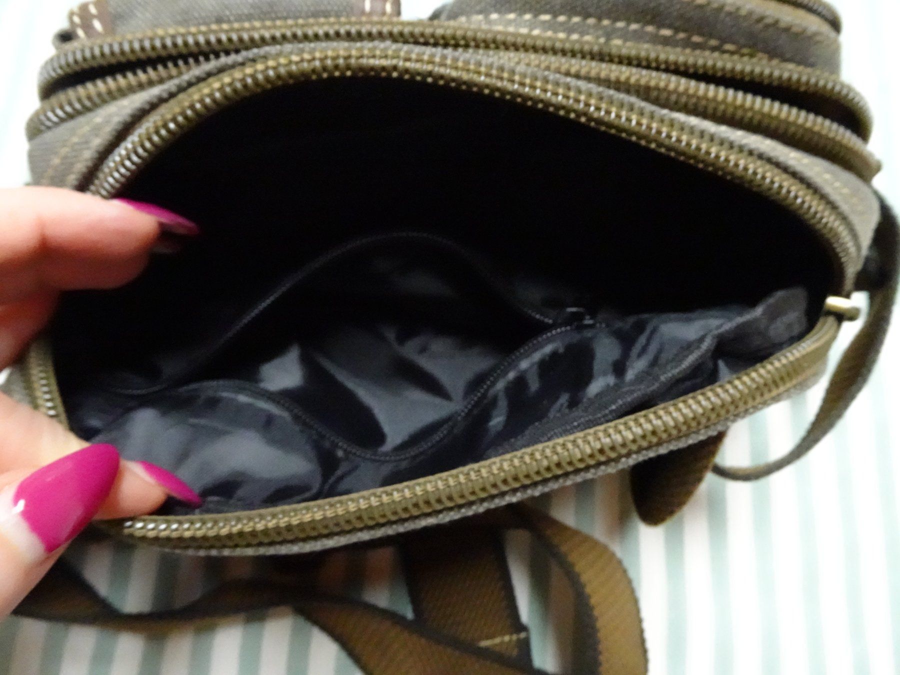 Borse: Tolle Bauchtasche im Schweizer Design - 241029 – Usato da Küssnacht am Rigi venduto da Schuhe-Secondhand 3