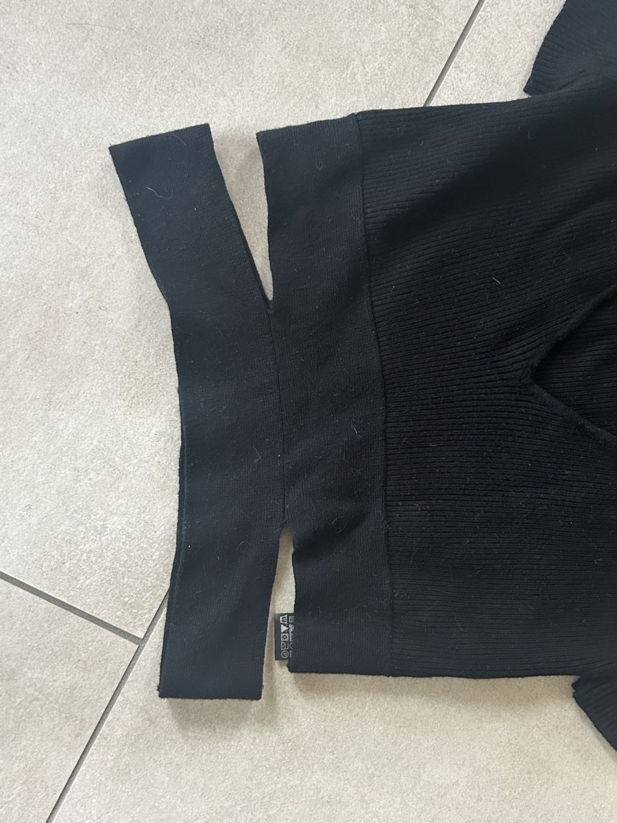 Zara Tops: Schwarzes Top mit V-Ausschnitt  – Neu (gemäss Beschreibung) aus Maisprach von _aliciarebecca_ 1