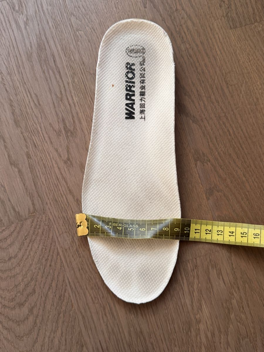 Scarpe da donna: Warrior Sneakers Cream Size 39 Used – Usato da Zürich venduto da tan_7szg 2