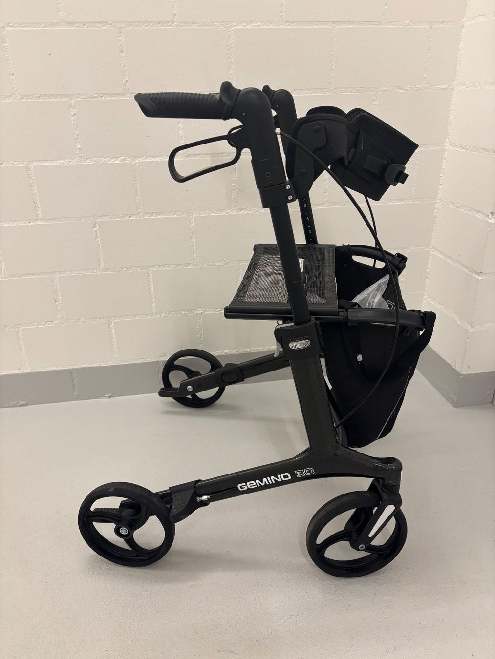 Aides à la marche: Rollator – D'occasion à Pfäffikon ZH par R-Jako 1