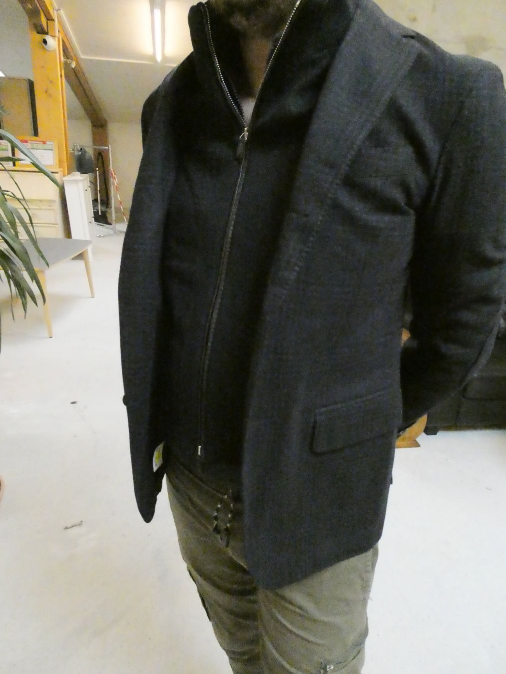 Jacken: Magnifique blazer gris foncé. – Gebraucht aus Etagnières von emmaus.electro 6